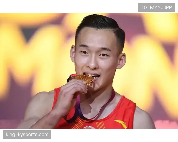 肖若腾这训练强度,一天三练完还能笑着吃水煮菜? 肖若腾这训练强度,一天三练完还能笑着吃水煮菜?